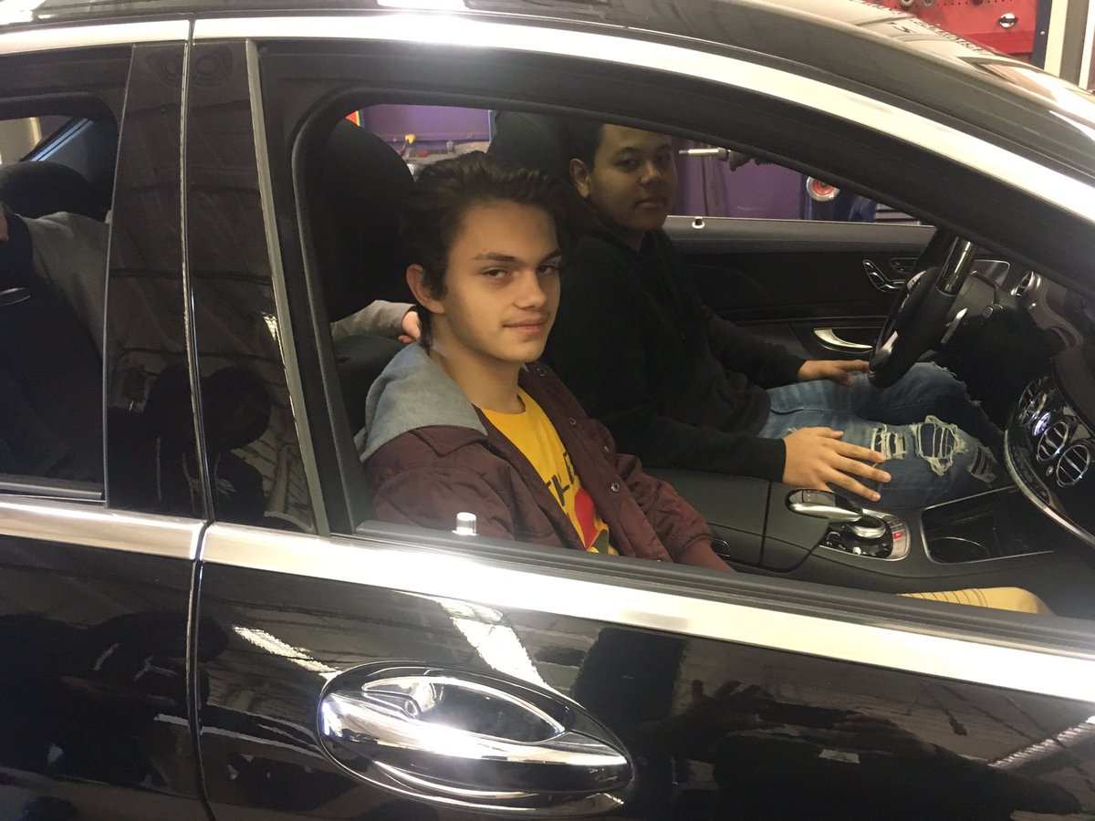 APSAutoTechcc's tweet image. Auto shop car show at Arlington Career Center @ACC_Collision @arl_learn @APS_CTAE @APSCareerCenter @Margaretchungcc