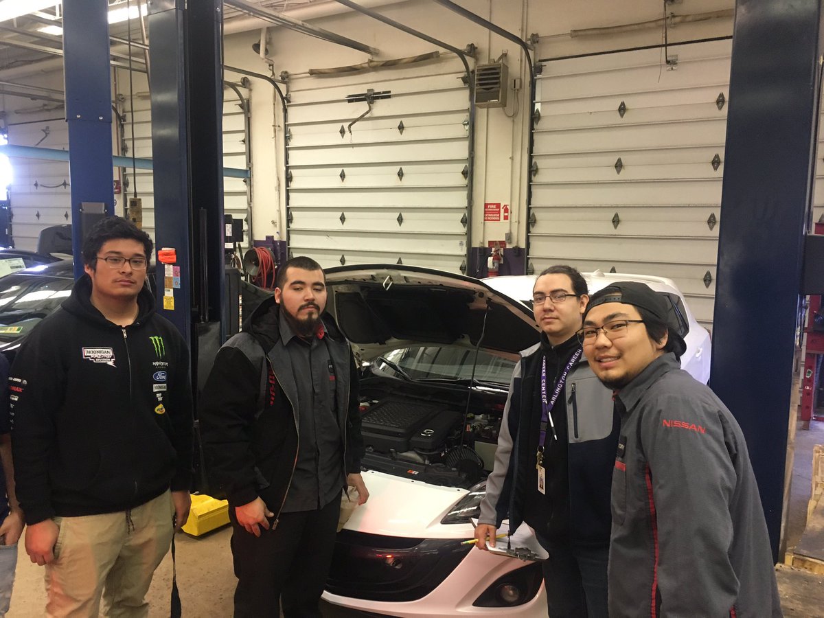 APSAutoTechcc's tweet image. Auto shop car show at Arlington Career Center @ACC_Collision @arl_learn @APS_CTAE @APSCareerCenter @Margaretchungcc