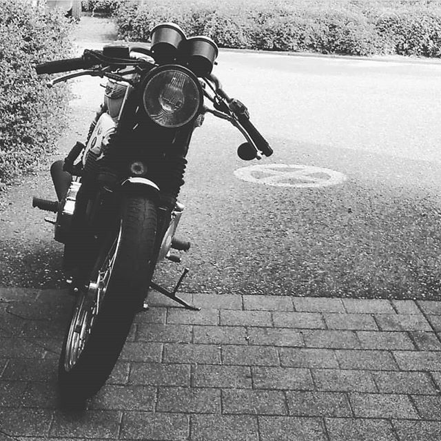 WindburnedEyes's tweet photo. caferacerslimburg:
No parking. #fokda #caferacer #motorbike #triumphbonneville #blackandwhite
Repost @mathieneven https://t.co/bRqWGIFX0e
Visit https://t.co/XBrTxNA4ON for more https://t.co/J3Lbwcpxir https://t.co/8V5oGTnCUT