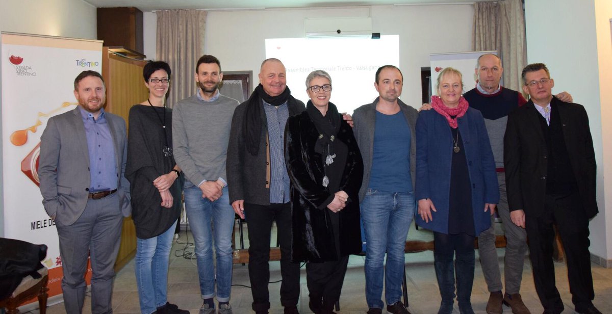 VinoDolomiti's tweet photo. II ciclo di Assemblee Territoriali di #stradavinotrentino è iniziato! 🥂
Il nuovo comitato Trento-Valsugana è stato eletto, ma questo era solo il primo di 5 appuntamenti... #staytuned 😉

Per maggiori info 👉 https://t.co/jHDhMF74HO https://t.co/1wtNqqkOcK