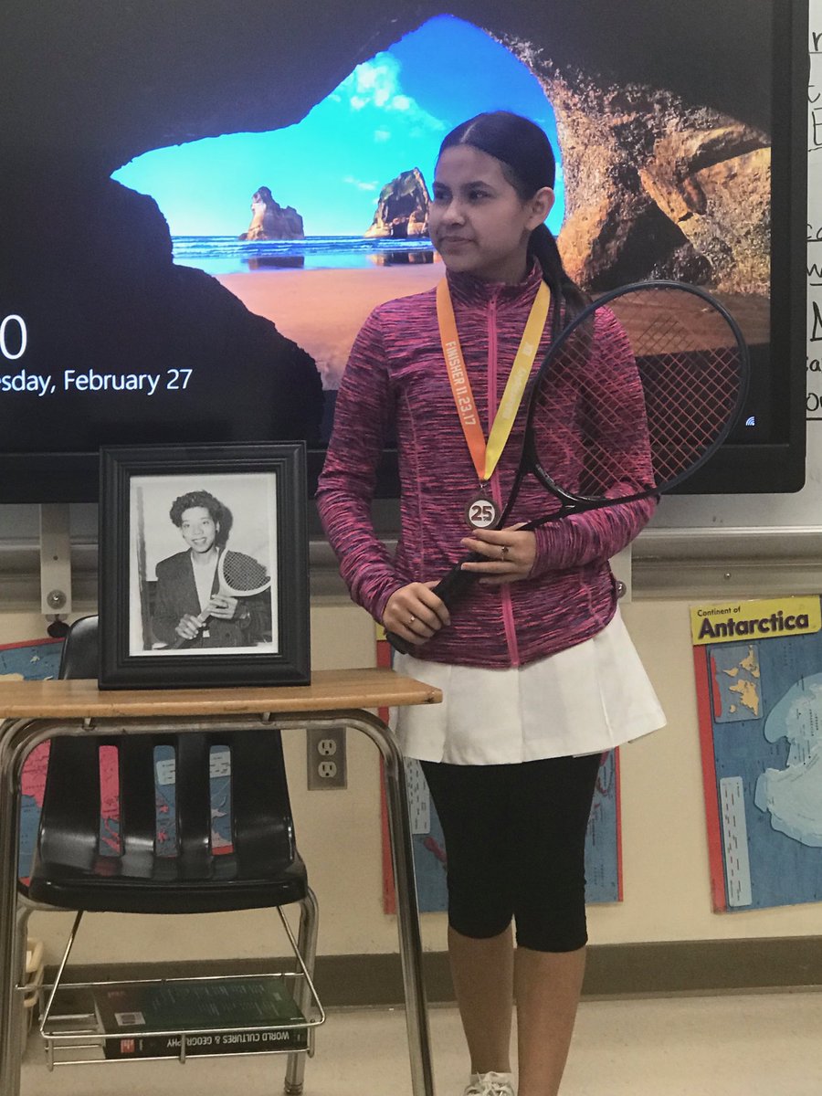 Toni Livingston tweet media