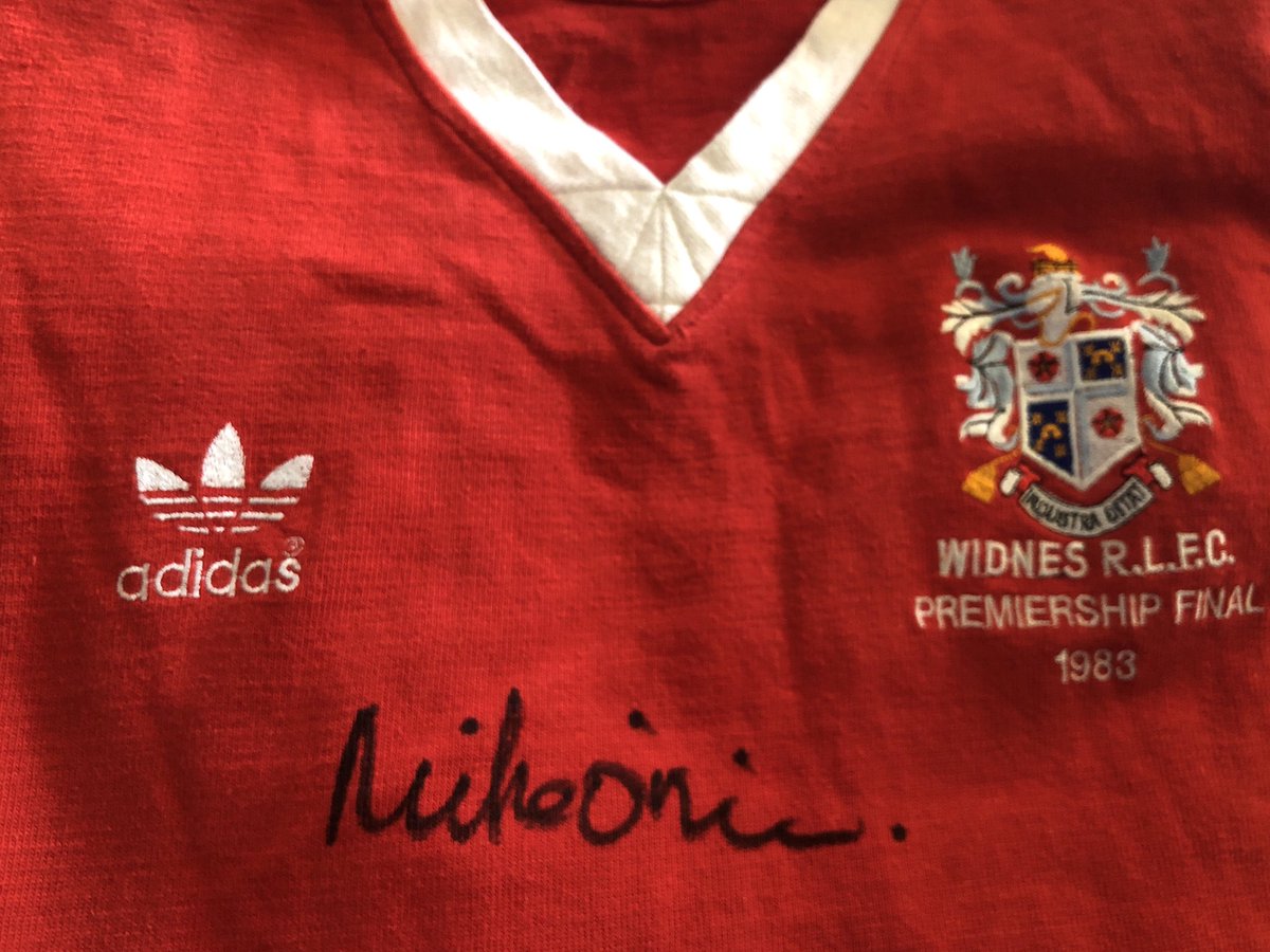 🙌🏼 Great to have Ste and Mike O’Neill down at the stadium just now, and incredibly thankful for the donations from Mike of his match worn jerseys. 

More wonderful history being put forward by club legends to help us in our fight. 

#SaveOurClub