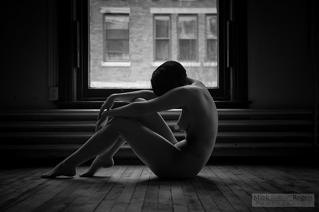 ModelShotsByMRR's tweet photo. Beauty when the human form meets light - @laurenmedwinmodel #fineartnude #rimlight #blackandwhitephotography #linesandcurves #serenity https://t.co/OyTLe0l89Y #instagram #newjerseyphotographer https://t.co/62urUsVSbK