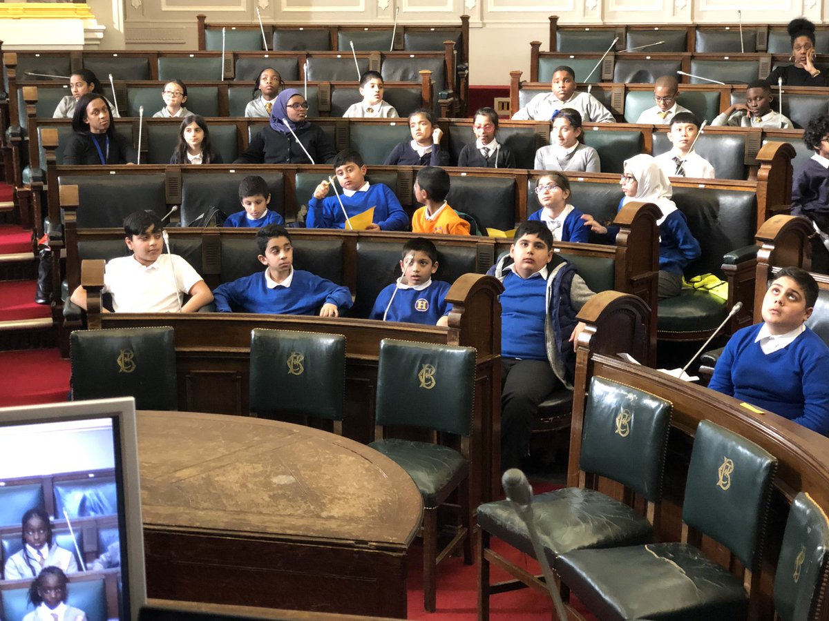 WaseemZaffar's tweet photo. Second session of the #Lozells Youth Council 2019 concentrating on making Lozells a safer, cleaner, greener and healthier neighbourhood. 

Thank you to @StFrancis_b19 @LozellsPrimary @heathfld and @Holte_School for participating. 

@myLozells has the most talented young people! https://t.co/mR75Qn37Kf
