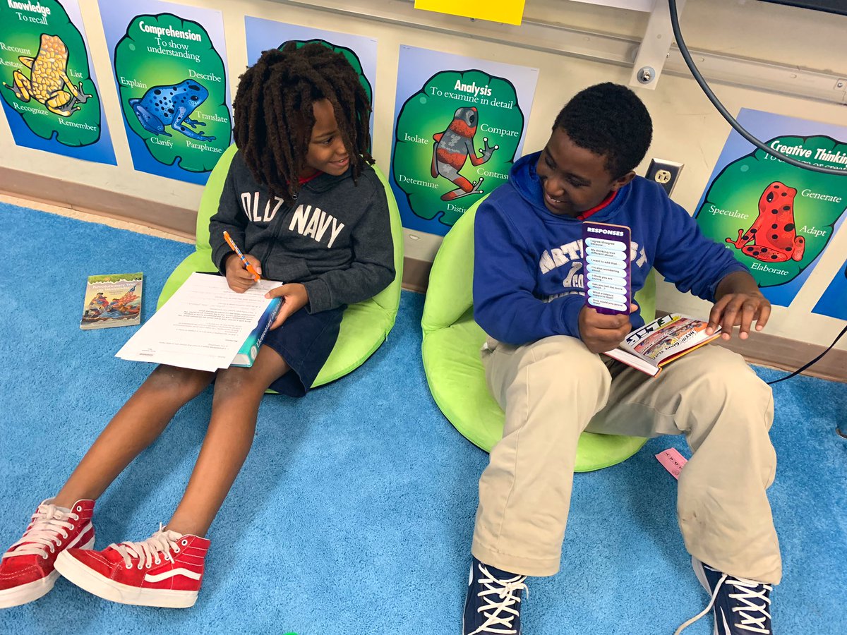 MsOlson_'s tweet photo. Using our new discussion starter and response paddles for partner reading today 📚 #AldineELA #MarcellaElem https://t.co/ZH0cAUQNDL