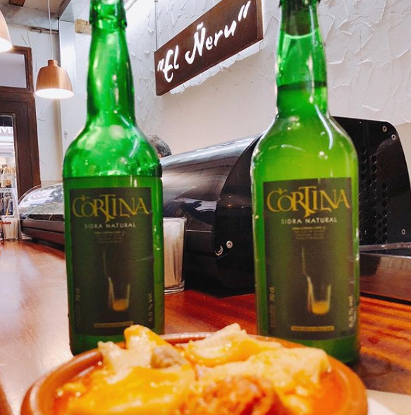 NeruMadrid's tweet image. Tapear en la barra siempre es una gran opción para matar el gusanillo... Pero si no lo consigues, puedes bajar a nuestro comedor