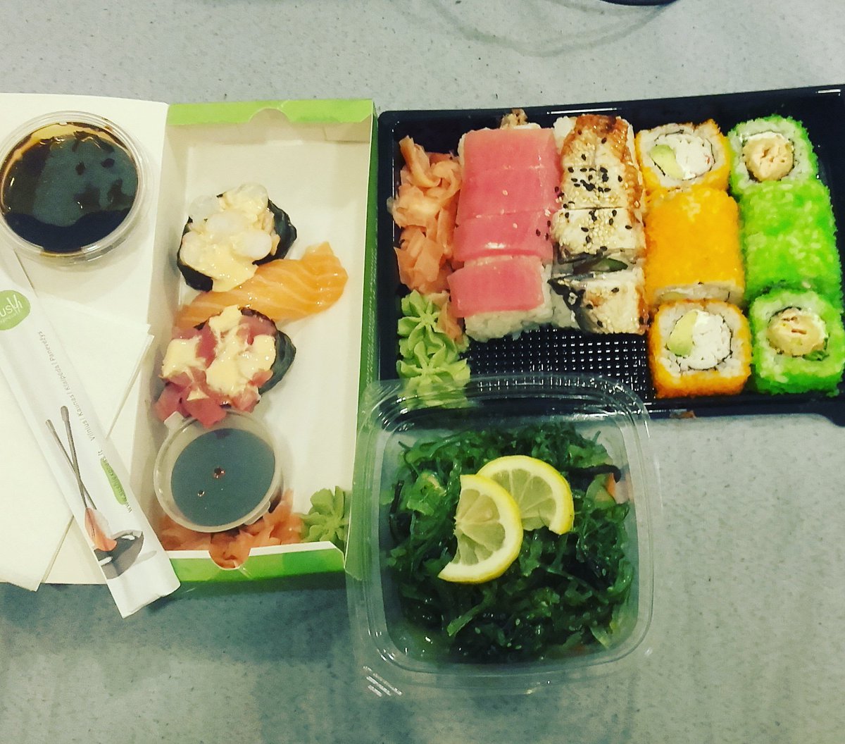 Angel_Khalidah's tweet photo. It's my 3rd sushi night this month 😰 
But it's fine, because soon I'm gonna be on a strict diet 😉👍

#sushi🍣 #sushitime🍣 #sushiagain #sushiaddict #sushilove #sushilovers #ilovesushi❤️ #wakamesalad #nigiri #gunkan #chillin #relaxed https://t.co/YNzIkflq8P
