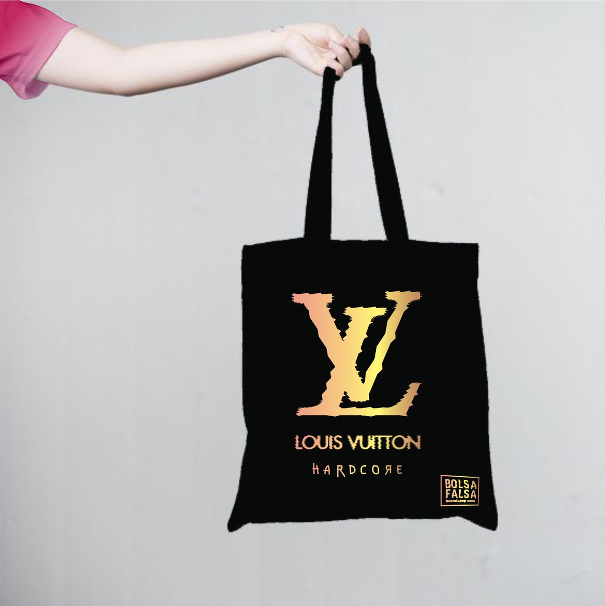 boomlapop's tweet photo. #totebag / Bolsa Falsa #LaRoom #tshirt shop #valència x #boomlapop #localbusiness Novedades que no se estilan pero... iluminan! https://t.co/0ubV1OxNUq
