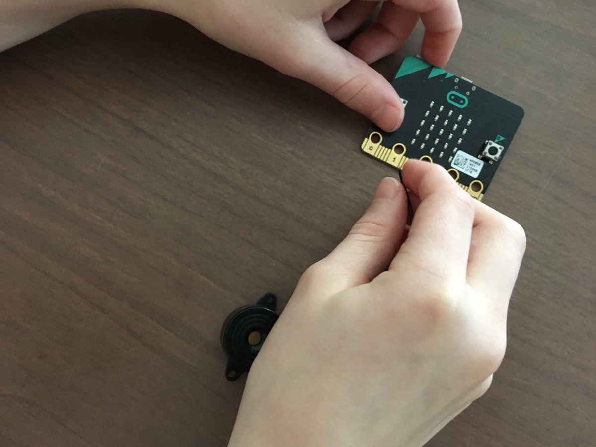 ryan_psmith's tweet image. Coding microbits to make different musical outputs for winter electives at @GravenhurstPS #tldsbcode #tldsblearns #ontariocodes @microbit_edu