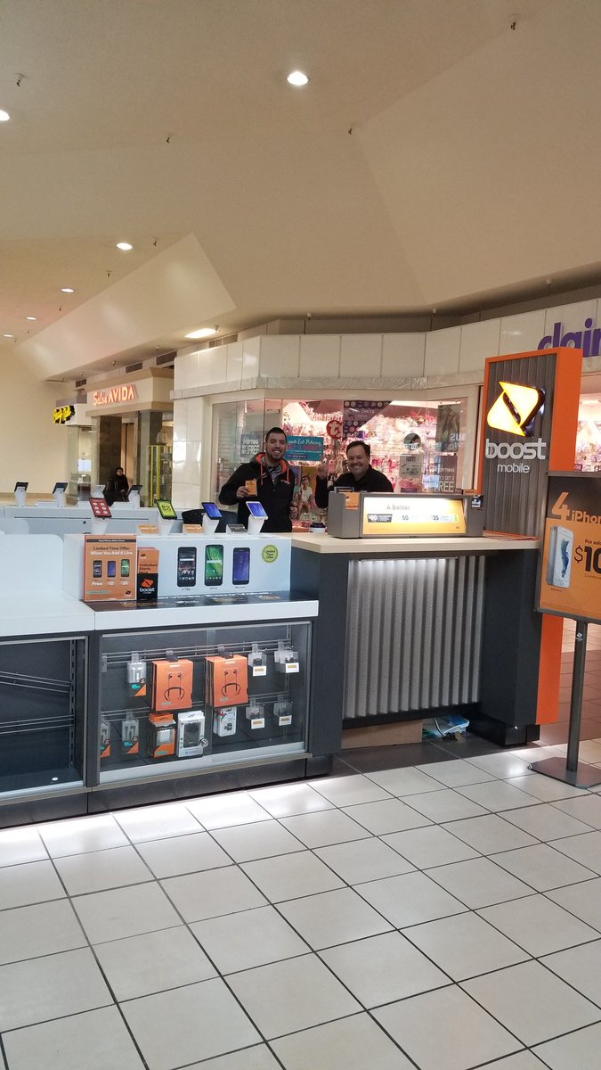 Our prettiest new kiosk in the Federal Way Commons Mall ...Boost Mobile by Simple Wireless..on the grow! #thevipboost @boostmobilevip