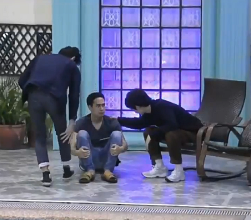 RiAhTwo's tweet photo. JC felt guilty for inadvertently pitting Fumiya, Andre, Lou against each other, but it was a good thing that Andre & Fumiya reassured him that it wasn't his fault. Back in CSH. it was JC who would really be bothered when he thinks he has hurt someone.
#PBBSecondB8ttle https://t.co/oKQMWkfdwT