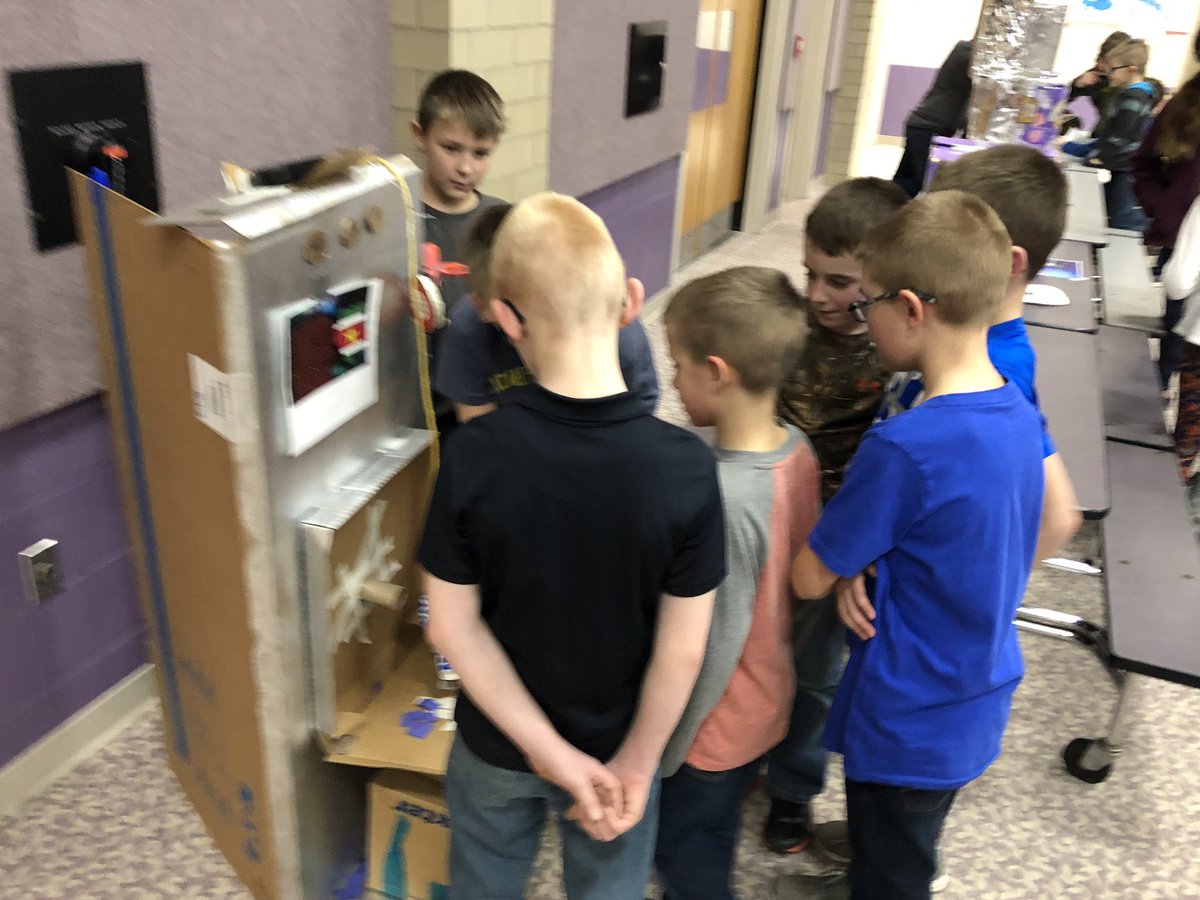 guggsy44's tweet photo. 5th graders presenting their Western Hemisphere Design Day inventions to their 2nd grade Tribe time partners! #frindians @FRLS_Indians https://t.co/u1PvmXVftP