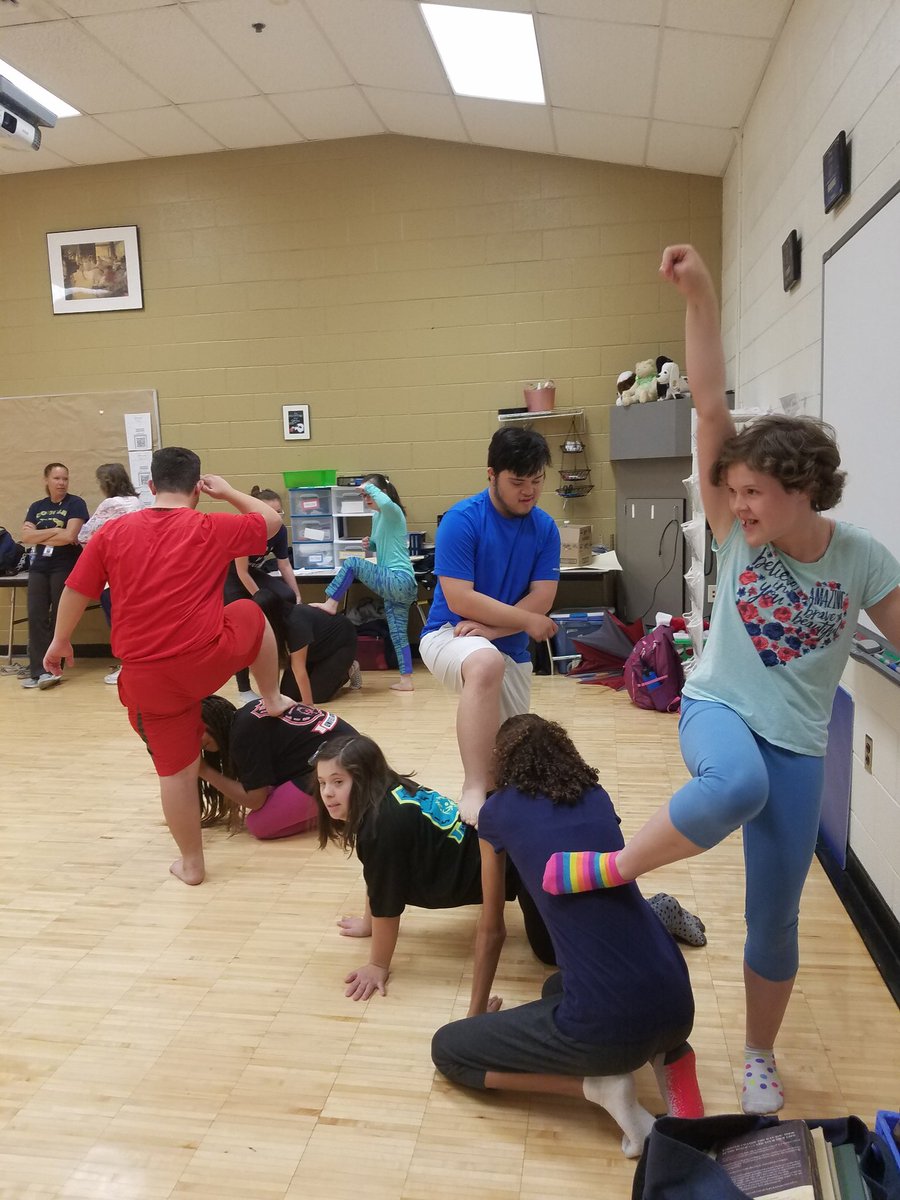 PeoriaUnified11's tweet photo. The Unified Dance program at @KellisHS did not disappoint! #SpringFieldTrip https://t.co/lRtPsG5GhK