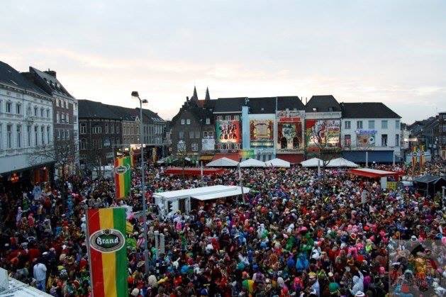 🥳 Carnaval vieren in Roermond? Reis slim en check onze bereikbaarheidstips tijdens carnaval in Roermond: bit.ly/2HaQrLI
@roermondnieuws @N280Roermond <a href="/WeAreRoermond/">We Are Roermond</a> #carnavalinRoermond #Carnaval2019 #carnaval