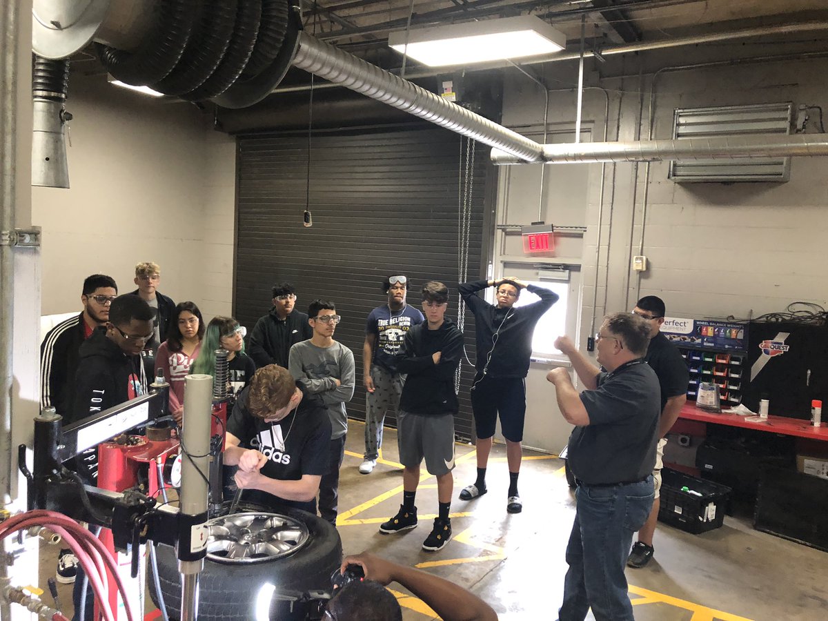 “MUSTang Time” at LCHS!
Enrichment Class
Car Care 101