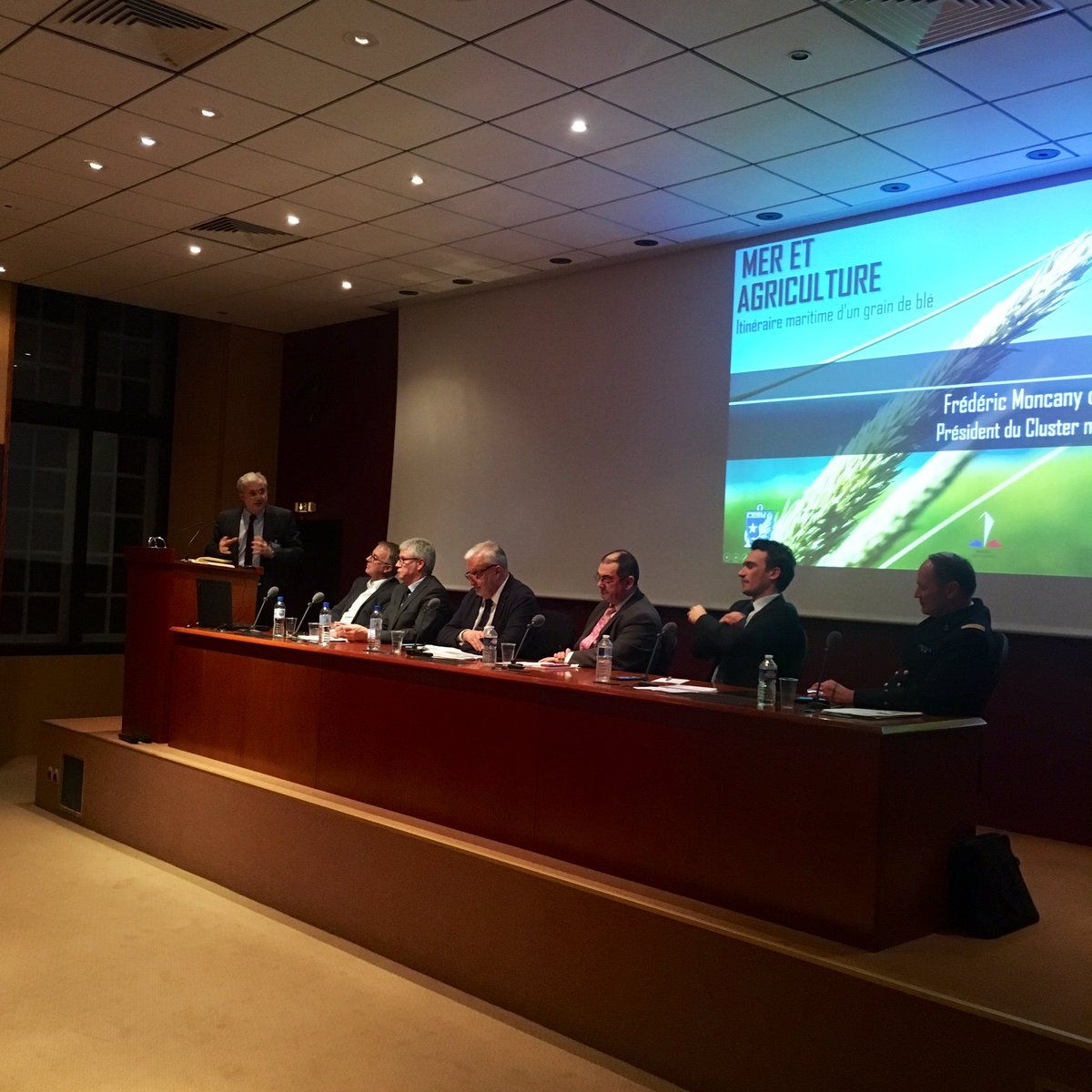 CESMMarine's tweet photo. [#MerAgri] Le mot de la fin par @fmoncany « Les rapports entre la mer et l’agriculture vont s’intensifier avec les années. Il nous revient de profiter de cette maritimisation.» https://t.co/hmO34rcDjm