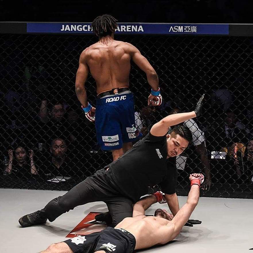 Mansourbarnaoui's tweet photo. I fight because ...
#ROADFC #ROADFC052 #Mansourbarnaoui #Afrosamurai #MMA #Victory
https://t.co/dXR6DkEovm https://t.co/vl4oHI5UIe