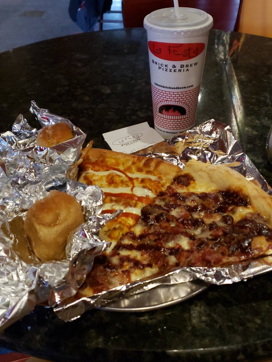 jblanchy657's tweet photo. When in #Dover, you get #LaFesta #pizza https://t.co/Wmw91PkGGx