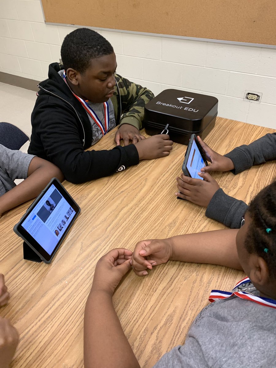 apsitwilson's tweet photo. Student investigators work together to capture art thief #APSGiftedSTEAM @APSInstructTech  @apsupdate  @apsiterin https://t.co/nY4YBQMmAQ