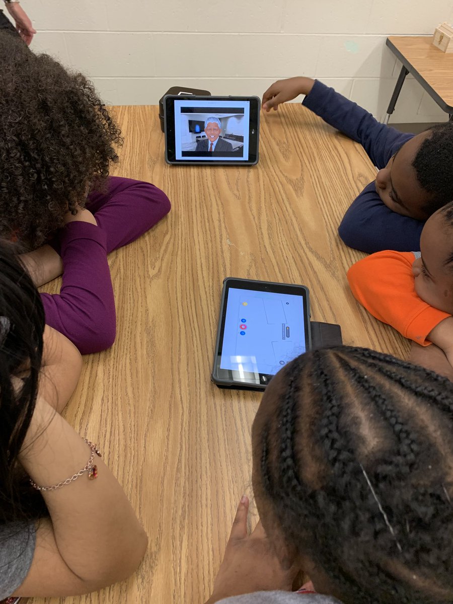 apsitwilson's tweet photo. Student investigators work together to capture art thief #APSGiftedSTEAM @APSInstructTech  @apsupdate  @apsiterin https://t.co/nY4YBQMmAQ