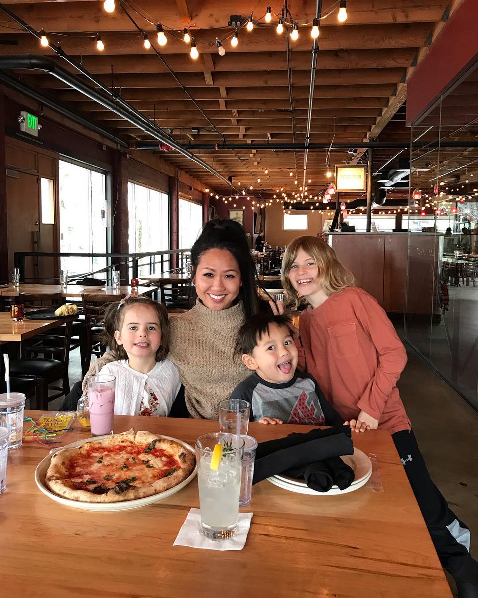Call it a coincidence but we've noticed all of the best moments in life happen to involve pizza. #TuttaBella

(📸: IG user @juleigh2000)