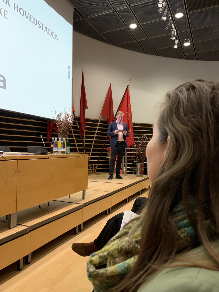 AndersMarkJens's tweet photo. Altid en fornøjelse at være sammen med gode venner og #luftenshelte - gæst på generalforsamlingen hos @HK_Service og formand @reneknudsenHK #arbejde #denmodernefagforening https://t.co/GpGkUMnukI