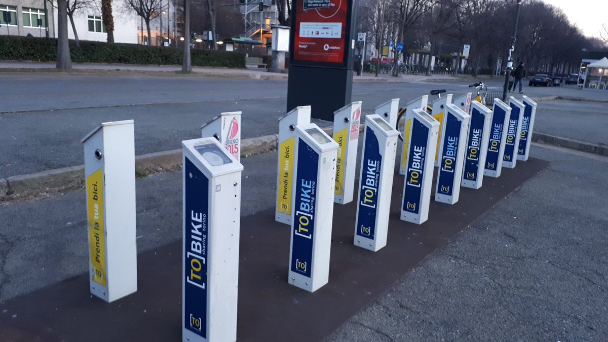 AleDepetrini's tweet photo. #tobike  "Prendi la tua bici" sarebbe  un bello slogan se solo ce ne fosse una. Non dico essere pagati x andare in Bici (nonostante ci siano comuni che lo fanno) ma almeno fruire di ciò x cui si è pagato! @c_appendino foto fatte questa mattina in https://t.co/xr7rwk2r6s duca https://t.co/phhX30VtBz