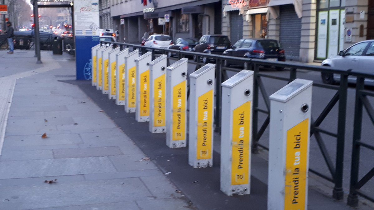 AleDepetrini's tweet photo. #tobike  "Prendi la tua bici" sarebbe  un bello slogan se solo ce ne fosse una. Non dico essere pagati x andare in Bici (nonostante ci siano comuni che lo fanno) ma almeno fruire di ciò x cui si è pagato! @c_appendino foto fatte questa mattina in https://t.co/xr7rwk2r6s duca https://t.co/phhX30VtBz