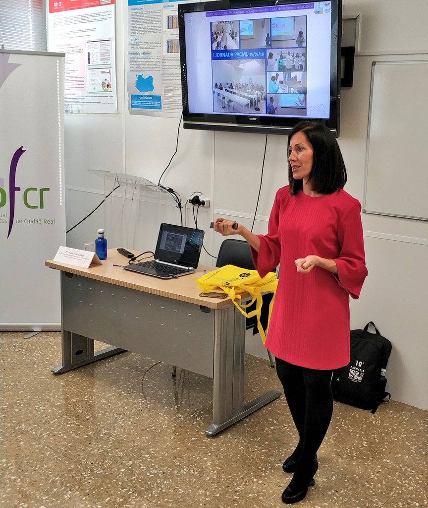 COF_CiudadReal's tweet photo. Última tarde del curso #CursoFormulacionCr19 en este momento con Marta Uriel @uriel_marta @FarmaciaUSJ y #pacmi https://t.co/gBTMWQh1Lo