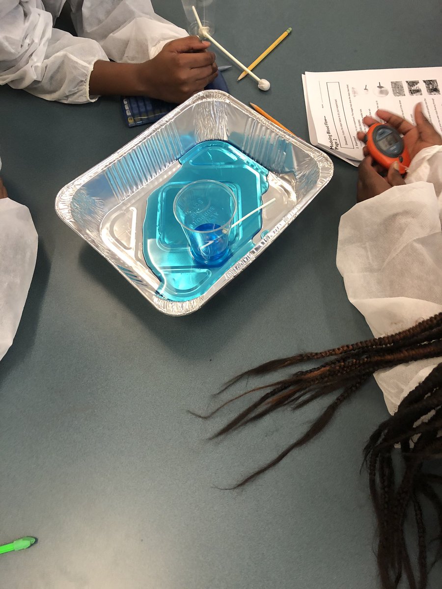apoveromo1's tweet photo. 5th grade scientists had to see the different between clogged arteries and healthy arteries. We were doctors for the day to determine solutions to help unclogg our arteries and get rid of plaque from the. @Teachertew @FHGES @BoniPHall @BarbaraUssary https://t.co/NYMzSU44o3
