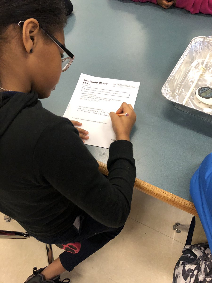 apoveromo1's tweet photo. 5th grade scientists had to see the different between clogged arteries and healthy arteries. We were doctors for the day to determine solutions to help unclogg our arteries and get rid of plaque from the. @Teachertew @FHGES @BoniPHall @BarbaraUssary https://t.co/NYMzSU44o3