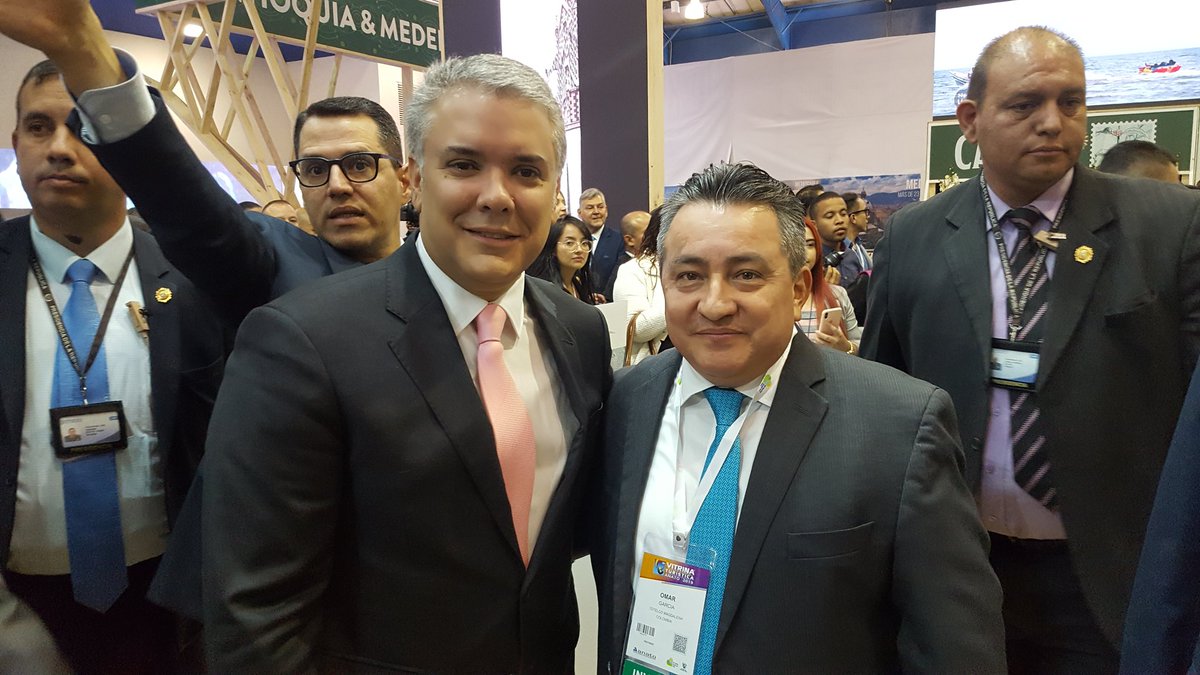 HotelesenSmr's tweet photo. #VitrinaTurística2019  hemos transmitido agradecimientos de los hoteles al Presidente @IvanDuque por apoyo a nuestra industria. @jrestrp @jpfrankym @FlaviaSantoroT @MincomercioCo @fonturcol @Cotelcolombia y hablarle de la apuesta de #Magdalena #santamarta @tourismagdalena https://t.co/ghOqXcq9kE