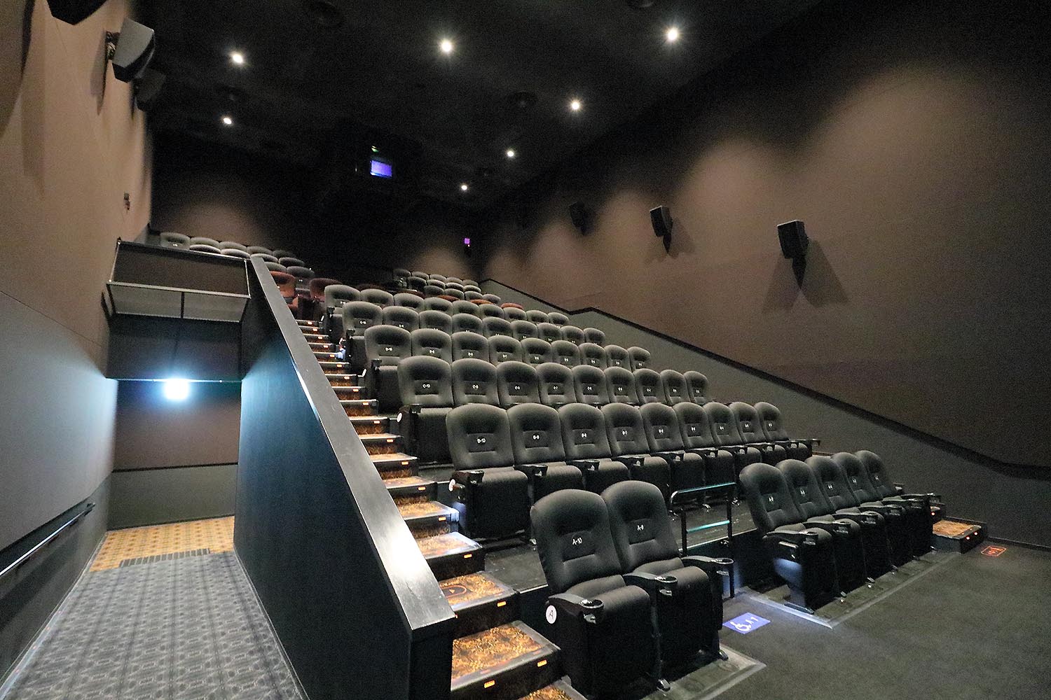 敦賀の人 2ic まあ エキスポでしか上映してない映画なら って感じですかね Twitter