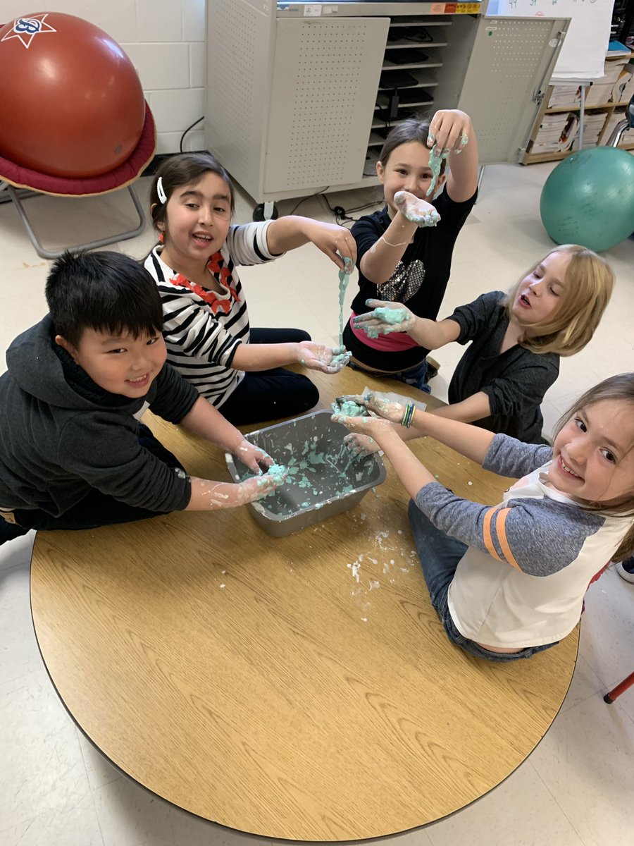 SraHall20's tweet photo. Oobleck es un líquido es un sólido? @cfescolts https://t.co/fwYLR9tJUD