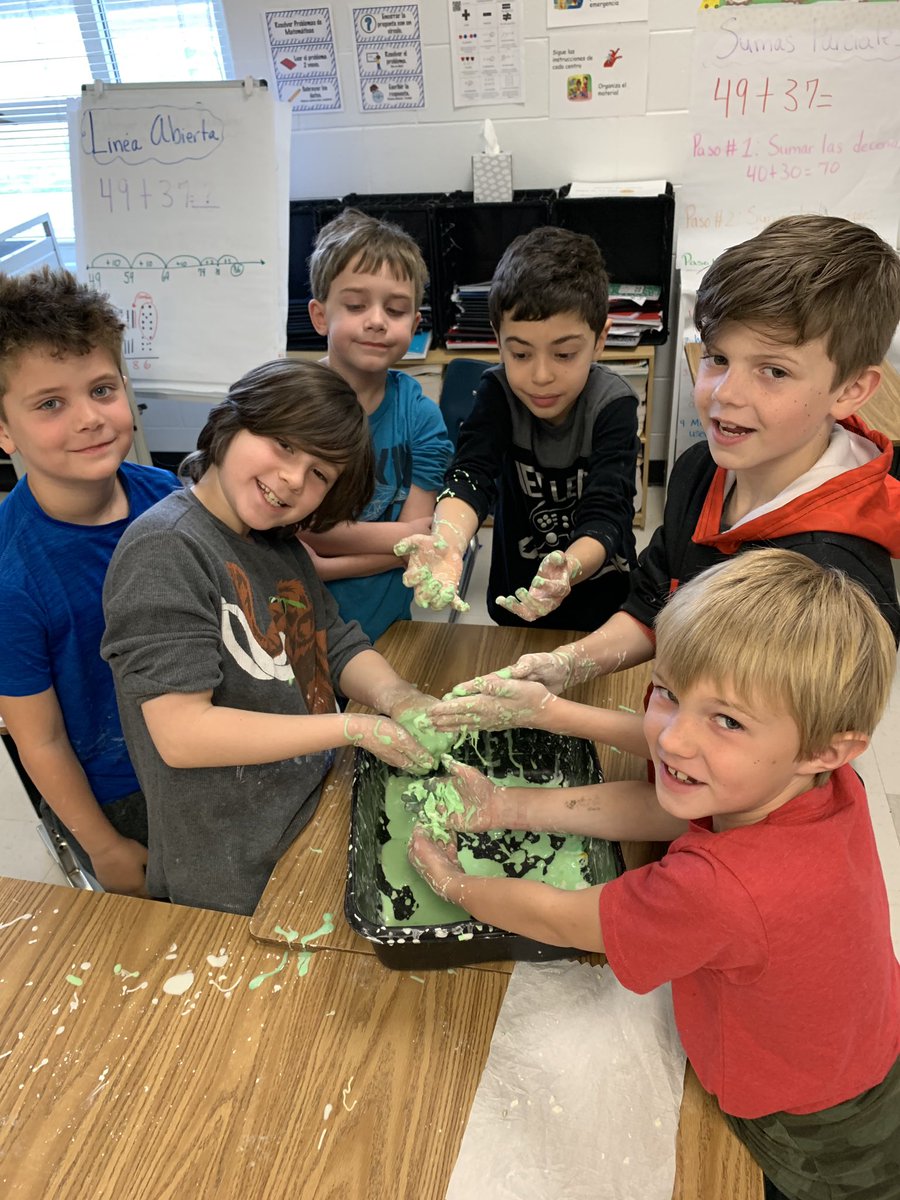 SraHall20's tweet photo. Oobleck es un líquido es un sólido? @cfescolts https://t.co/fwYLR9tJUD