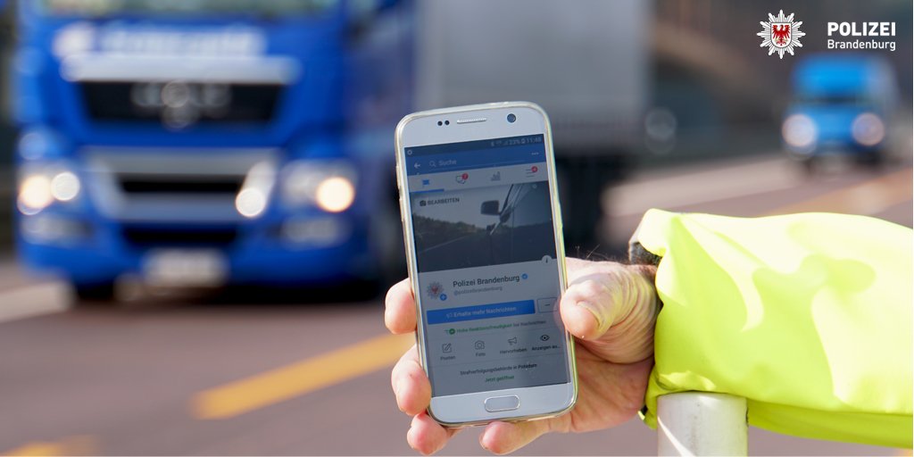 PolizeiBB's tweet photo. Wie viele LKW-Unfälle gab es 2018? Was sind Sicherheitsleistungen? Wo passieren die meisten Unfälle?
Sie haben Fragen rund um das Thema "#Autobahn und #LKW"? Dann schauen Sie morgen ab 17 Uhr auf Facebook rein!
#Expertenchat https://t.co/h1XKVAgXJQ