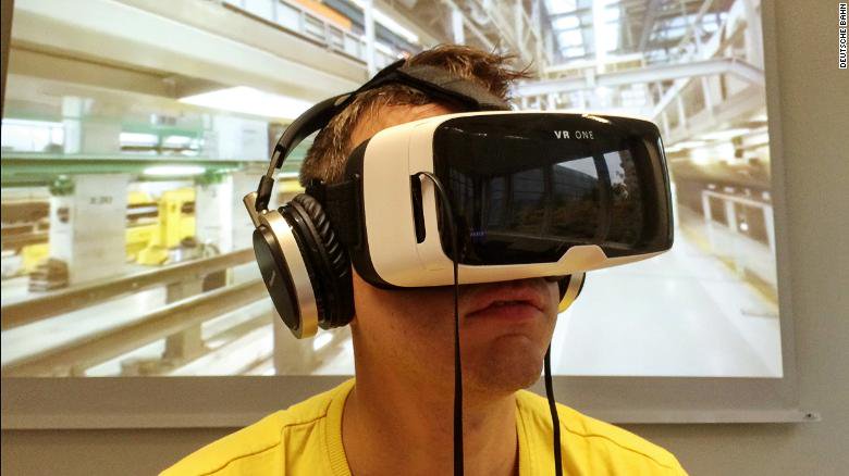 virtrealitytime's tweet photo. How #VR is transforming #HR
#VRinterface #VRexperiences @DB_Presse @CNNBusiness
https://t.co/mS0hJ1F0sO https://t.co/ZFLPe39DTY