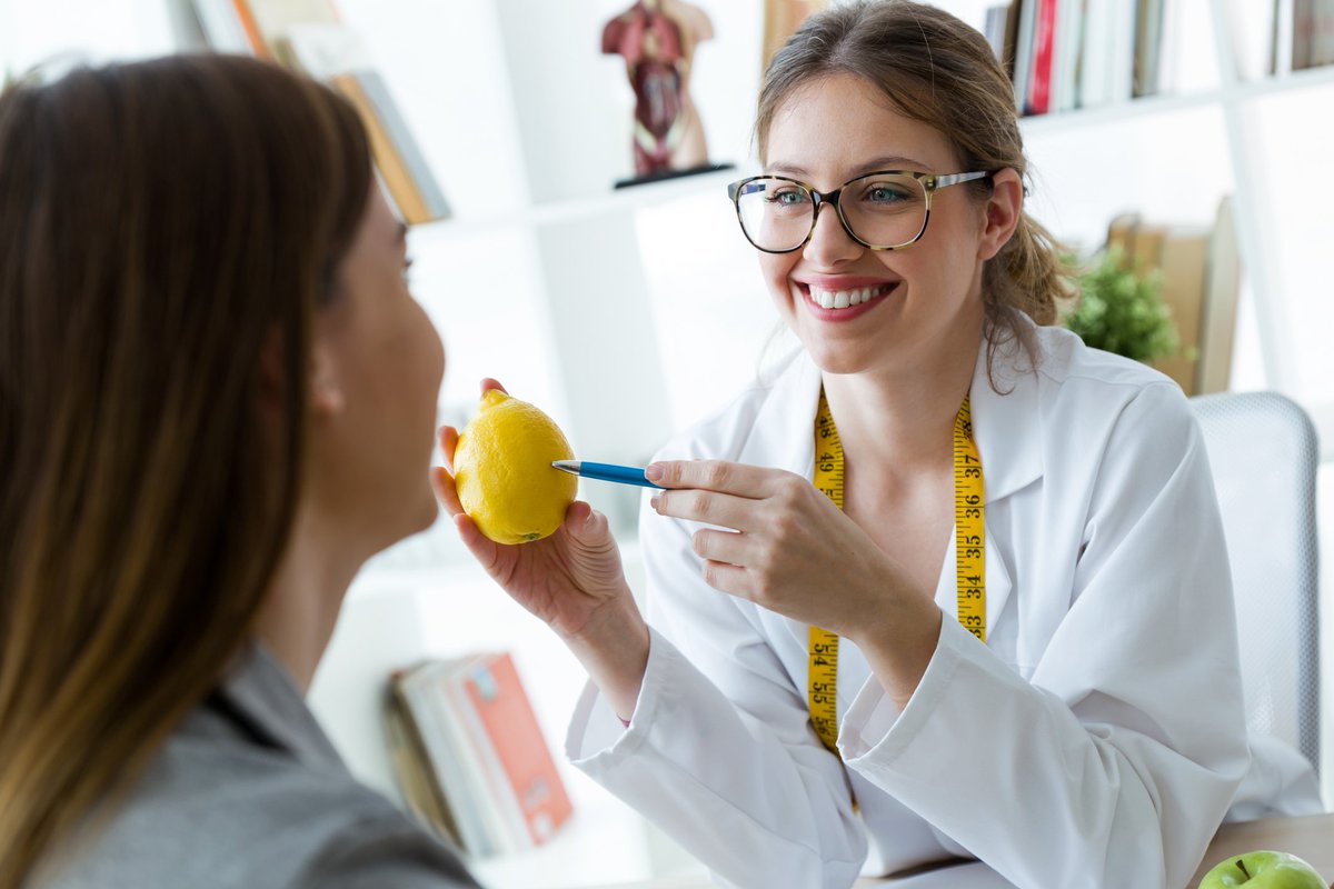 Dietitians spend very little time pointing at lemons, despite what you find in stock image libraries. That's why we need your help to create better ways of showing #WhatDietitiansDo for #DietitiansWeek: ow.ly/GqXK30nQg7o All the best entries will feature on our new website!