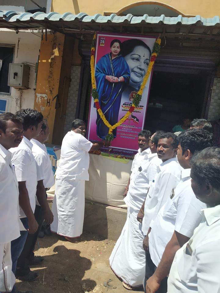 SornaAnanthDMK's tweet photo. தூத்துக்குடி வடக்கு மாவட்டம், ஓட்டப்பிடாரத்தில் இதயதெய்வம் புரட்சித் தலைவி அம்மா அவர்களின் 71 வது பிறந்த நாள் விழாவில்
கழக எம்ஜிஆர் இளைஞரணி இணை செயலாளர் ஓட்டபிடாரம் சட்டமன்ற உறுப்பினர் தூத்துக்குடி வடக்கு மாவட்ட கழக செயலாளர் திரு இரா சுந்தர்ராஜ் Bsc.,MLA அவர்கள்
#AMMK #AMMA71 https://t.co/RLgkvYKC0e