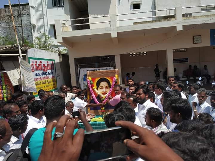 SornaAnanthDMK's tweet photo. தூத்துக்குடி வடக்கு மாவட்டம், ஓட்டப்பிடாரத்தில் இதயதெய்வம் புரட்சித் தலைவி அம்மா அவர்களின் 71 வது பிறந்த நாள் விழாவில்
கழக எம்ஜிஆர் இளைஞரணி இணை செயலாளர் ஓட்டபிடாரம் சட்டமன்ற உறுப்பினர் தூத்துக்குடி வடக்கு மாவட்ட கழக செயலாளர் திரு இரா சுந்தர்ராஜ் Bsc.,MLA அவர்கள்
#AMMK #AMMA71 https://t.co/RLgkvYKC0e