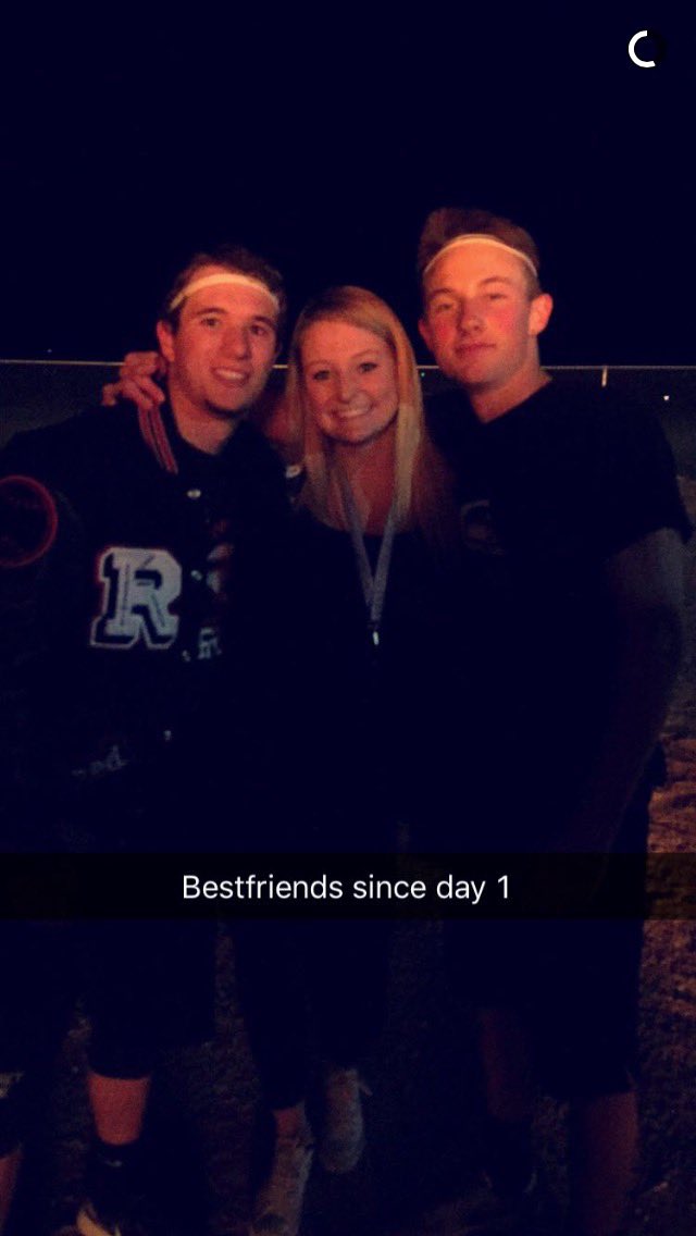 Chickyy5's tweet photo. Happy 21st bar!! Love you ❤️ https://t.co/wAemkPS1op