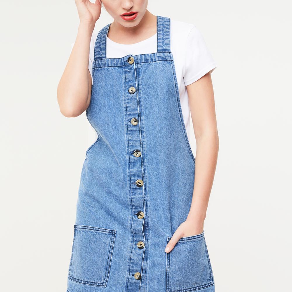It's pinny season again! Layer over a tee for the warmer weather and over a long sleeved top if it's chilly.

Denim pinny - £12/€15

#denimpinny #layering #spring2019 #ss19 #affordabledenim #affordablefashion #pepandco #pepandcoatpoundland #pepandcoatdealz