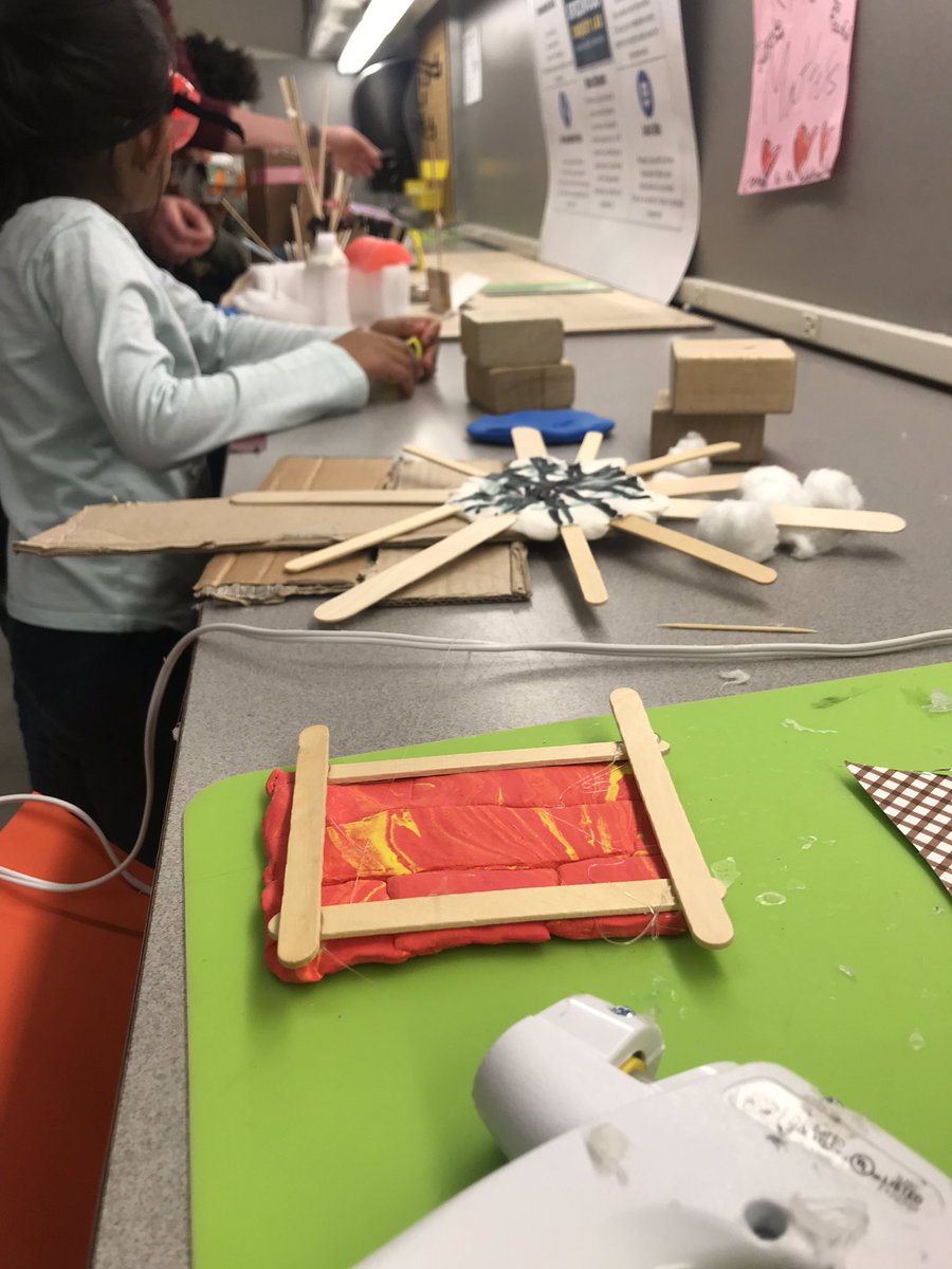 SpicewoodPYP's tweet photo. Construction is underway in Kindergarten! Students applying their learning about systems and communities to #makerspace their own city. #SWESInnovates #rrisdpyp #creativity @keatingkellie1 https://t.co/fHvZHCnIWN