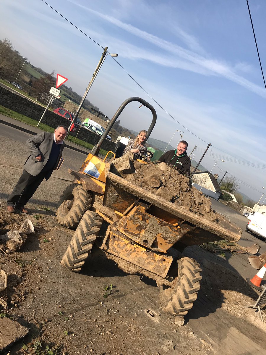 M_AndersonSF's tweet photo. Visited the only set of traffic lights at any border point in Europe!
We then visited the lovely Ciarán at his bar & restaurant, The Smuggler’s - síopa on route, being refurbished!
Beep beep. Onto The Fir Trees!
#Brexit #DiplomaticOffensive #StrabaneStyleSir https://t.co/eLmH3OUTbx
