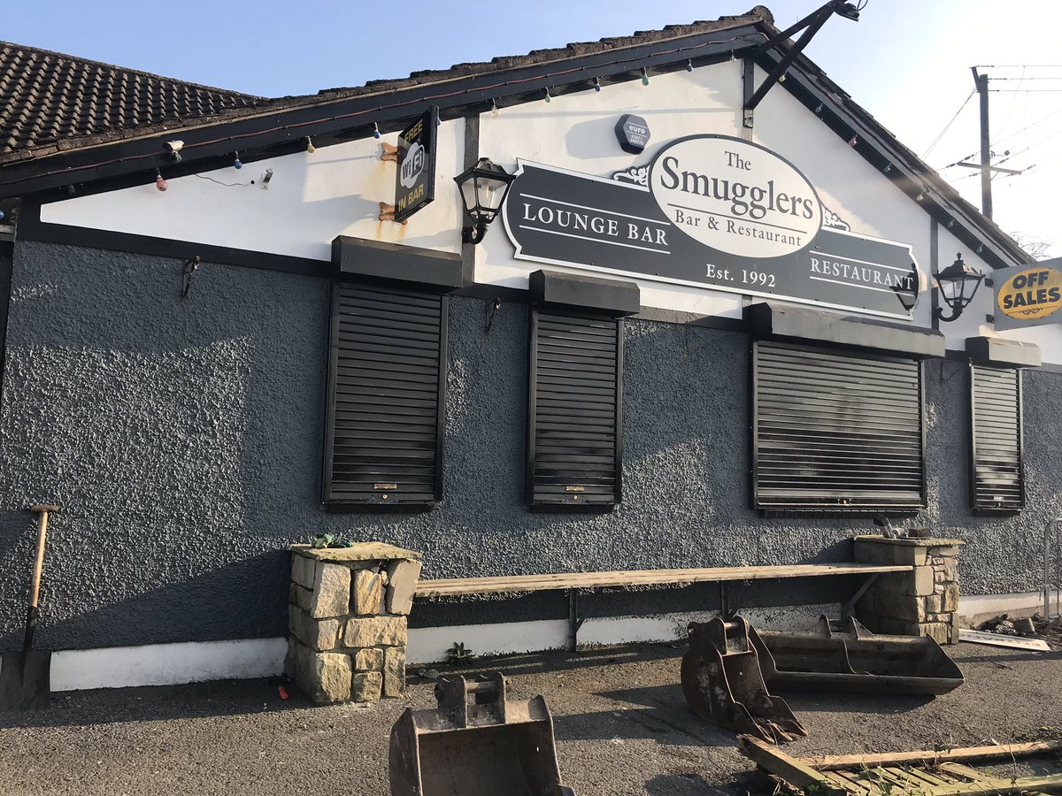 M_AndersonSF's tweet photo. Visited the only set of traffic lights at any border point in Europe!
We then visited the lovely Ciarán at his bar & restaurant, The Smuggler’s - síopa on route, being refurbished!
Beep beep. Onto The Fir Trees!
#Brexit #DiplomaticOffensive #StrabaneStyleSir https://t.co/eLmH3OUTbx