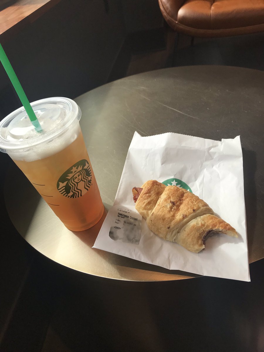 coffee_tsunami's tweet photo. Good morning world! Make sure to jumpstart your day at your local @Starbucks instead of one of those smaller shops😖 https://t.co/0cnrk5NptI