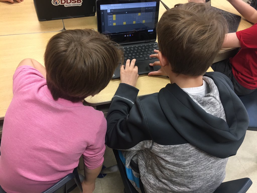 #DDSBshift -ing our learning on this #snowday with Gr 3s teaching Gr 2s about beat using #LearningMusic #AbletonLive “I learned the kick drum keeps a steady beat” #DDSBEngagement #ILoveMyJob