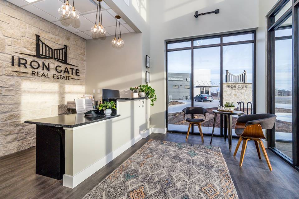 SOArchitecture's tweet image. Thank you to @irongaterealestatecomo for the kudos and recommendation. SOA is proud to have partnered with you to create your new office building and signature look.  We loved designing your dream and Grove Construction made it reality.
#designthatfits
bit.ly/2IBI0eL