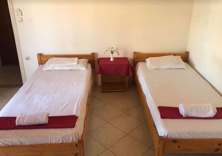 workers_rooms's tweet photo. Jumped on a plane things ain’t the same now we’re here in zante!!

- Sick location 

- WiFi 

- Air Con 

- Safety Deposit Boxes 

- 3 Months For £600 https://t.co/9EWFZ6Fokq