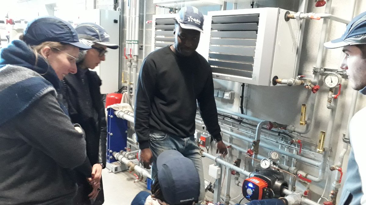 Aline_C_G's tweet photo. Partenariat Groupe EDF - Rectorat de Lille : découverte des métiers de Dalkia, de nos installations pédagogiques et échanges avec nos Alternants pour Mme Foulquier qui enseigne les sciences économiques et sociales au lycée Montebello ! @EDF_HDF https://t.co/Rj6yVIoV2P